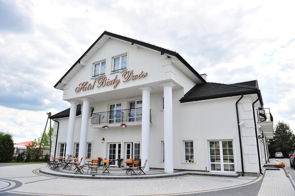 Hotel Bialy Dwor Okuninka Exterior photo